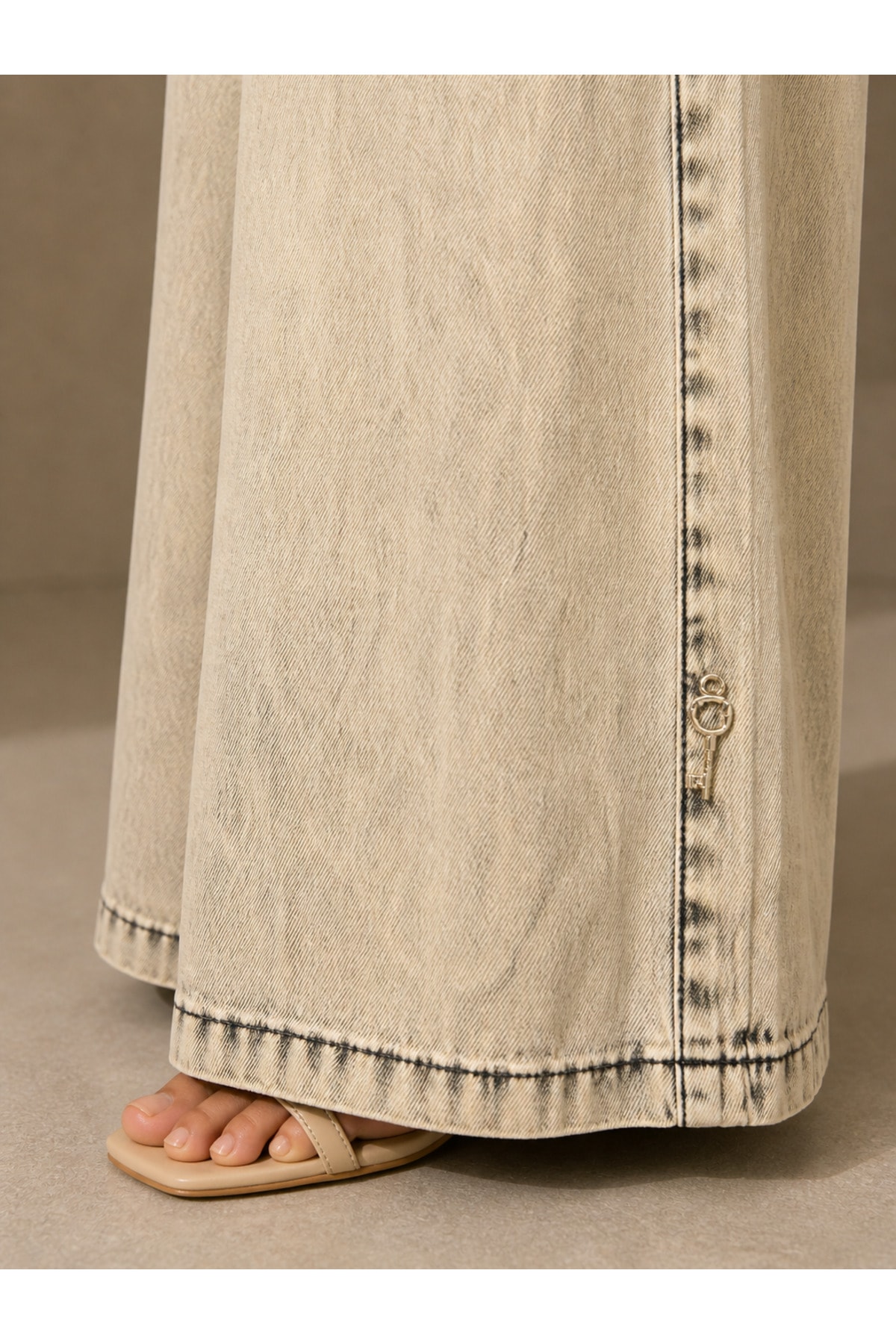 Vintage Efektli Tensel Kumaş Lastikli Bel Geniş Paça Pantolon - Görsel 4